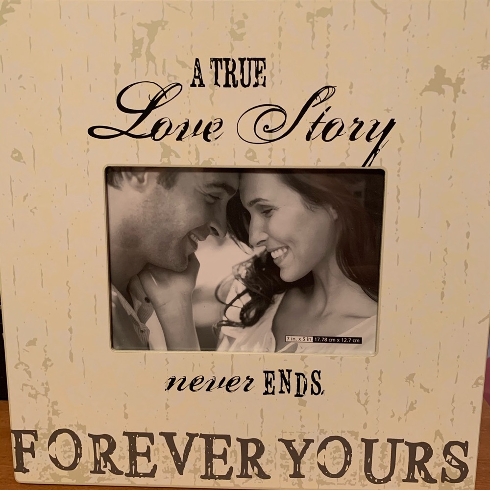 new in box American Greetings photo frame 7”x 5”